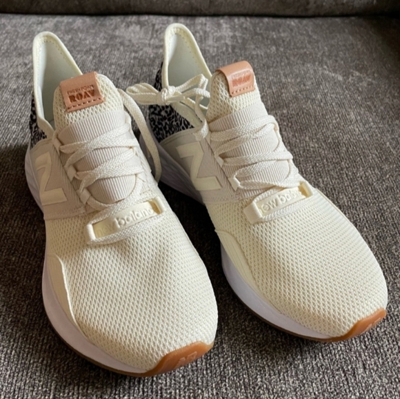New Balance Women's Fresh Foam Roav Running Shoe Sneakers NWOT - Picture 4 of 11